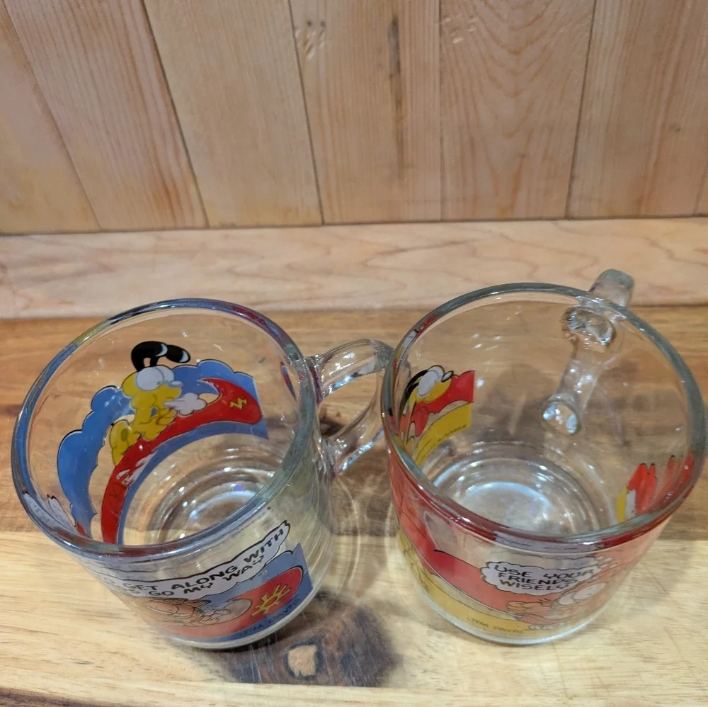 Garfield Glass Mug Set - Colorful Cartoon Design